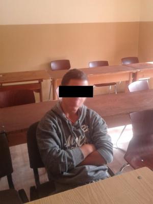 Anchetă la liceul din Lugoj, după ce un elev a fost BĂTUT CU SĂLBĂTICIE în sala de curs. Băiatul a fost lovit cu PUMNII și PICIOARELE în cap, până n-a mai mişcat. IMAGINI ŞOCANTE!