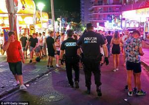 Poliţiştii spanioli sunt ÎNGROZIŢI de turiştii britanici! Din cauza lor, REFUZĂ să mai muncească în Ibiza
