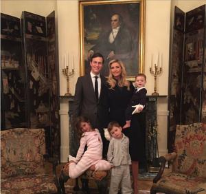 Val de CRITICI la adresa fiicei lui Trump, Ivanka, după apariţia acestei fotografii pe contul ei de Twitter