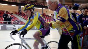 VIDEO Un ciclist în vârstă de 105 ani a stabilit un nou record al orei