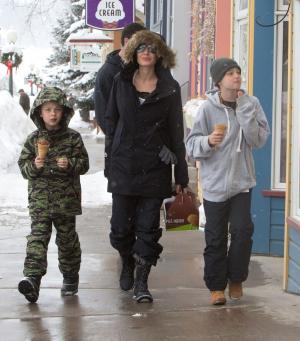 Transformare ULUITOARE: Aşa arată copiii Angelinei Jolie la câteva luni după despărţirea de Brad Pitt (GALERIE FOTO)