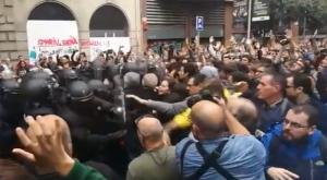 Referendumul din Catalonia: Sute de RĂNIŢI, după ce poliția spaniolă a intervenit în forță pentru a împiedica votul. Incidente în serie la mai multe secții de vot