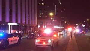 ALERTĂ în Canada! Un şofer a ATACAT CU CUŢITUL un poliţist, apoi a intrat cu maşina în pietoni. Sunt mai mulţi răniţi. Oficiali: Este un ACT TERORIST! (VIDEO)