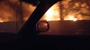 Video terifiant: un şofer fuge dintr-un oraş devastat de flăcări, în California