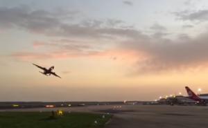 VIRAL. Pilotul unui avion cu 200 de oameni la bord a declanșat un adevărat scandal după o aterizare DE SENZAȚIE (VIDEO)