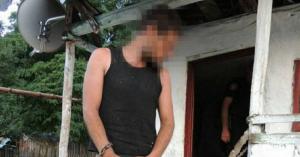 Sclavul găsit în lanţuri, la Berevoieşti, în vara lui 2016, şi-a UCIS tatăl noaptea trecută! Tânărul şi-a lovit părintele cu cârja până l-a omorât