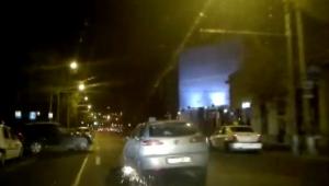 HALUCINANT! Cu poliţia după ea şi fără un cauciuc la maşină, o fată de 19 ani, DROGATĂ şi fără permis, face ravagii pe străzile din Cluj! (VIDEO ŞOCANT)