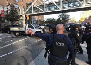 ATAC TERORIST la New York: un camion a intrat într-un grup de biciclişti. Cel puţin 8 morţi şi 12 răniţi (FOTO, VIDEO)