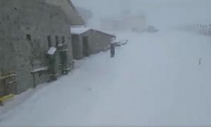 Zăpada are UN METRU în Bucegi, un bărbat a murit îngheţat, iar salvamontiştii sunt ÎNGROZIŢI: "Copii de 4-5 ani, pe platou!" (VIDEO)