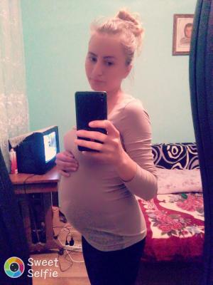 MESAJE SFÂŞIETOARE pentru Elena, vasluianca de 22 de ani, gravidă în 5 luni, care a murit înecată cu mâncare. "Două suflete nevinovate ...multe lacrimi pentru voi"