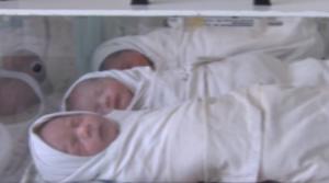 Gest revoltător în Ialomiţa! Trei bebeluşi au ajuns în stare critică la spital, după ce au fost înfometaţi de bonă. Medicii s-au îngrozit când i-au văzut pe micuţi (VIDEO)