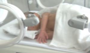Gest revoltător în Ialomiţa! Trei bebeluşi au ajuns în stare critică la spital, după ce au fost înfometaţi de bonă. Medicii s-au îngrozit când i-au văzut pe micuţi (VIDEO)