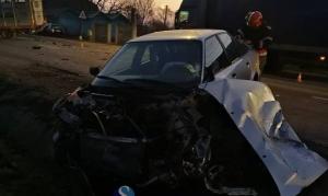 Impact nimicitor la intrarea în Dej! Şoferiţa unui Audi a pierdut controlul volanului, a intrat pe contrasens şi s-a izbit de un camion. Ce a urmat e îngrozitor (VIDEO)
