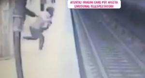 Momentul în care Magdalena Şerban o împinge în faţa metroului pe Alina Ciucu (Video)