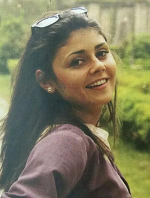Lacrimi şi jale la Ostroveni! Alina Ciucu, tânăra ucisă la metrou, a fost înmormântată. Sute de oameni au condus-o pe ultimul drum (Video)