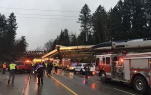 Un tren de mare viteză a deraiat în statul american Washington. Cel puţin 3 morţi şi 77 de răniţi