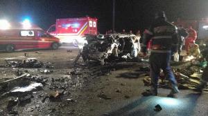 Impact devastator în Bihor, în urmă cu puțin timp! Doi oameni au murit și zece sunt răniți, după ce trei mașini s-au ciocnit (Foto, Video)