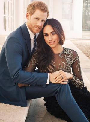 "Dragostea lor e evidentă". Prinţul Harry şi Meghan Markle au lansat o serie de portrete pentru a marca logodna (Foto)