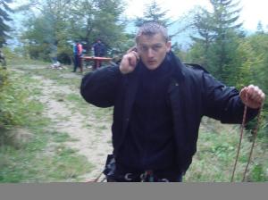 Un poliţist din Suceava este în comă, după ce a fost atacat cu sabia în timpul unor percheziţii. Poliţia Română, pe Facebook: Să ne rugăm pentru Ciprian!