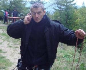 Cine este agresorul poliţistului din Suceava. L-a atacat pe Ciprian cu sabia, rănindu-l la cap şi mâini. Ofiţerul este în comă (Video)