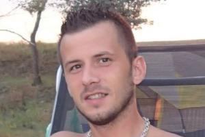 Un tânăr şofer român bătea drumurile Europei în căutarea unui trai mai bun, dar se va întoarce acasa în sicriu. Călin a murit în Germania, într-un groaznic accident rutier