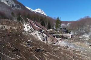 VIDEO: Imagini TERIBILE cu hotelul italian distrus de avalanşă. Rămăşiţele au fost filmate cu o dronă