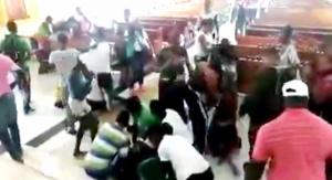 VIDEO ȘOCANT: Zeci de elevi ”POSEDAȚI” strigă și se zbat la pământ, după folosirea unei aplicații care invocă spiritele. Cazul bizar e anchetat de poliție