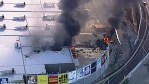 Un avion s-a prăbușit peste un centru comercial din Melbourne. Sunt mai multe victime! (VIDEO, GALERIE FOTO)