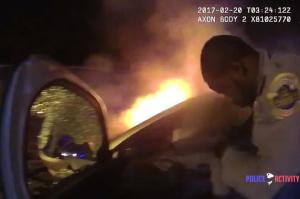 Momente DRAMATICE: Un poliţist a salvat un şofer dintr-o maşină ÎN FLĂCĂRI (VIDEO)