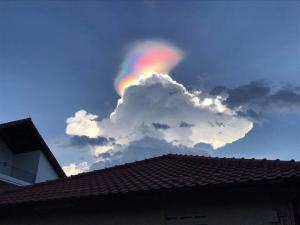 Apariţie RARĂ pe cer: Un "CURCUBEU DE FOC" a putut fi văzut pentru 15 minute pe cer (FOTO şi VIDEO)