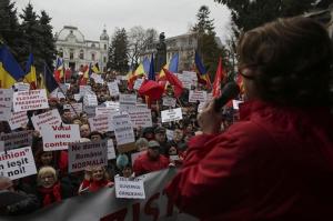 12.000 de simpatizanţi ai PSD au ieşit în stradă la Târgovişte. Ei au organizat un miting pentru susţinerea Guvernului: #Luptăm (VIDEO)