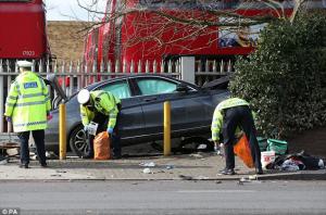 Cinci români, SPULBERAȚI în Londra, de un șofer, care i-a lovit INTENȚIONAT. Unul ditre români se zbate între viață și moarte (VIDEO)