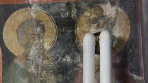 Icoană cu ochii găuriţi pentru ţevile pentru centrala termică, într-o biserică monument din Bucureşti. Cazul e anchetat de autorităţi