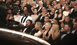 IMAGINILE ŞOCULUI! Cum au reacţionat vedetele aflate în sală după GAFA ISTORICĂ de la Oscar (FOTO, VIDEO)