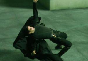 VIDEO Neo e real! Mişcare din Matrix într-o luptă de kickboxing