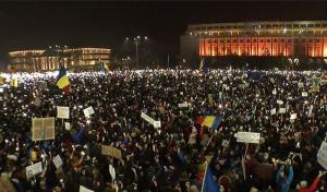 CEL MAI MARE PROTEST de după Revoluţie! 280.000 de oameni s-au strâns în Piaţa Victoriei cerând demisia Guvernului