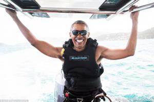 UITE-L CUM ZBOARĂ! Barack Obama, filmat într-o ipostază cu totul neobişnuită (VIDEO, GALERIE FOTO)