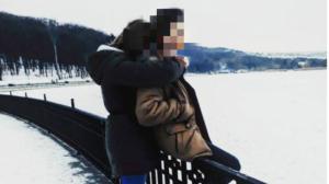 Adolescenţii sinucigaşi din Chișinău, victime ale jocului BALENA ALBASTRĂ, au fost conduşi pe ultimul drum. Prietenii tinerilor fac MĂRTURII CUTREMURĂTOARE (VIDEO)