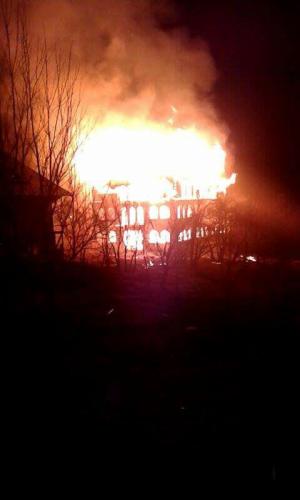 Puternic incendiu în Prahova, în casa unei asociații care îngrijește sute de copii orfani