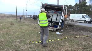 COD ROŞU! Un microbuz CU ELEVI s-a răsturnat pe drumul dintre Hunedoara şi Deva, 13 copii duşi de urgenţă la spital!