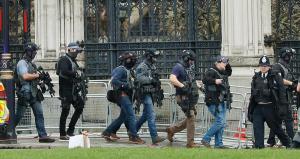 TEROARE la Londra! Poliţia britanică ştie CINE ESTE autorul atacului de pe Podul Westminster (FOTO)