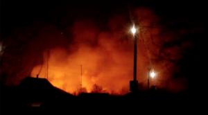 UPDATE: Peste 20 de mii de oameni au fost EVACUAŢI în Ucraina. Din zona afectată de incendiu se aud EXPLOZII DE MUNIŢIE