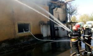 UPDATE Incendiu puternic în Bucureşti! Flăcările au fost stinse