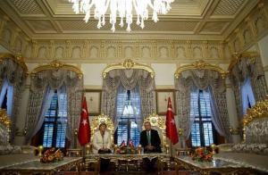 “SULTANUL” Erdogan: Preşedintele Turciei trăieşte într-un PALAT cu 1.100 de camere, de 4 ori mai mare decât Versailles. În ce lux se lăfăie Erdogan și soția sa