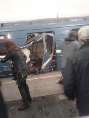 BREAKING NEWS! EXPLOZIE DEVASTATOARE la metroul din Sankt-Petersburg: Bilanţul oficial este de 10 MORŢI şi 20 de RĂNIŢI. Autorităţile iau în calcul un ATENTAT. Imagini DRAMATICE