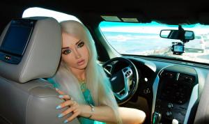 "Barbie de Ucraina" face declaraţii şocante pe internet: "Oamenii urâţi sunt..."