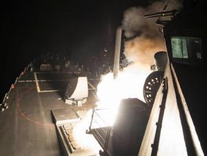 SUA au BOMBARDAT Siria! Peste 50 de rachete Tomahawk au ţintit o bază a regimului Bashar al-Assad. Şase oameni au murit. REACŢIA Kremlinului