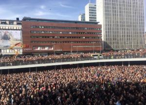 "Manifestaţie pentru dragoste", la Stockholm. Un iranian a scos 20.000 de oameni în stradă (FOTO şi VIDEO)