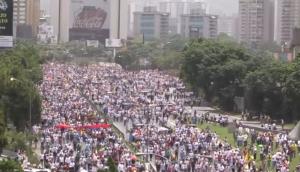 PROTEST cu fecale! În Venezuela, manifestanţii sunt chemaţi să arunce cu cocteiluri "POOPOOTOV" în forţele de ordine (VIDEO)