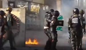 PROTEST cu fecale! În Venezuela, manifestanţii sunt chemaţi să arunce cu cocteiluri "POOPOOTOV" în forţele de ordine (VIDEO)